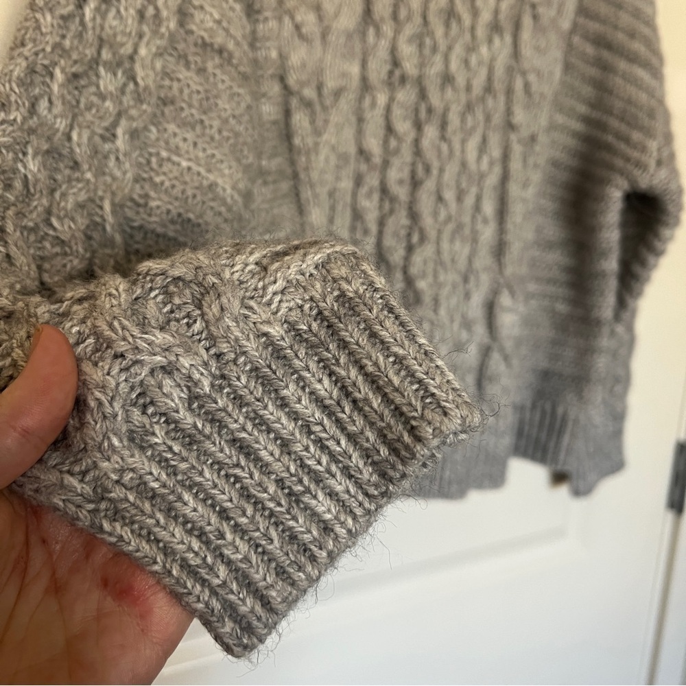 Cozy Gray Cropped Cable Knit Sweater Medium - Picture 3 of 6